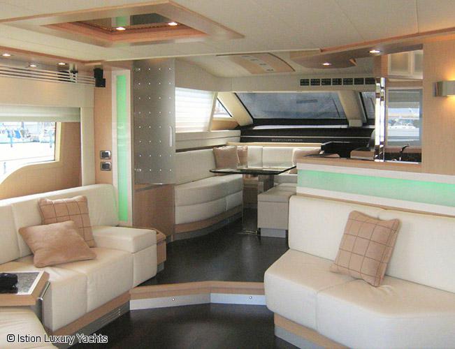 croisiere-bateau-yachts-moteur-luxe-intérieur